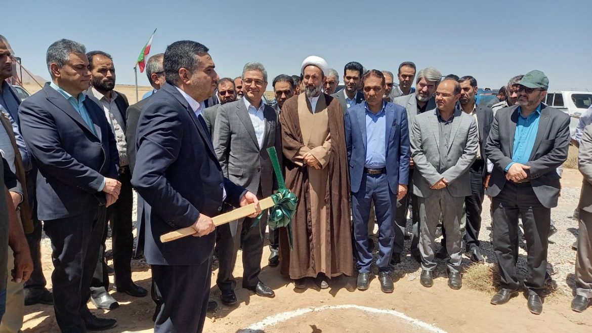 مراسم آغاز به کار عملیات اجرایی پروژه نیروگاه خورشیدی 10 مگاواتی حاجی آباد با حضور استاندار محترم خراسان جنوبی
